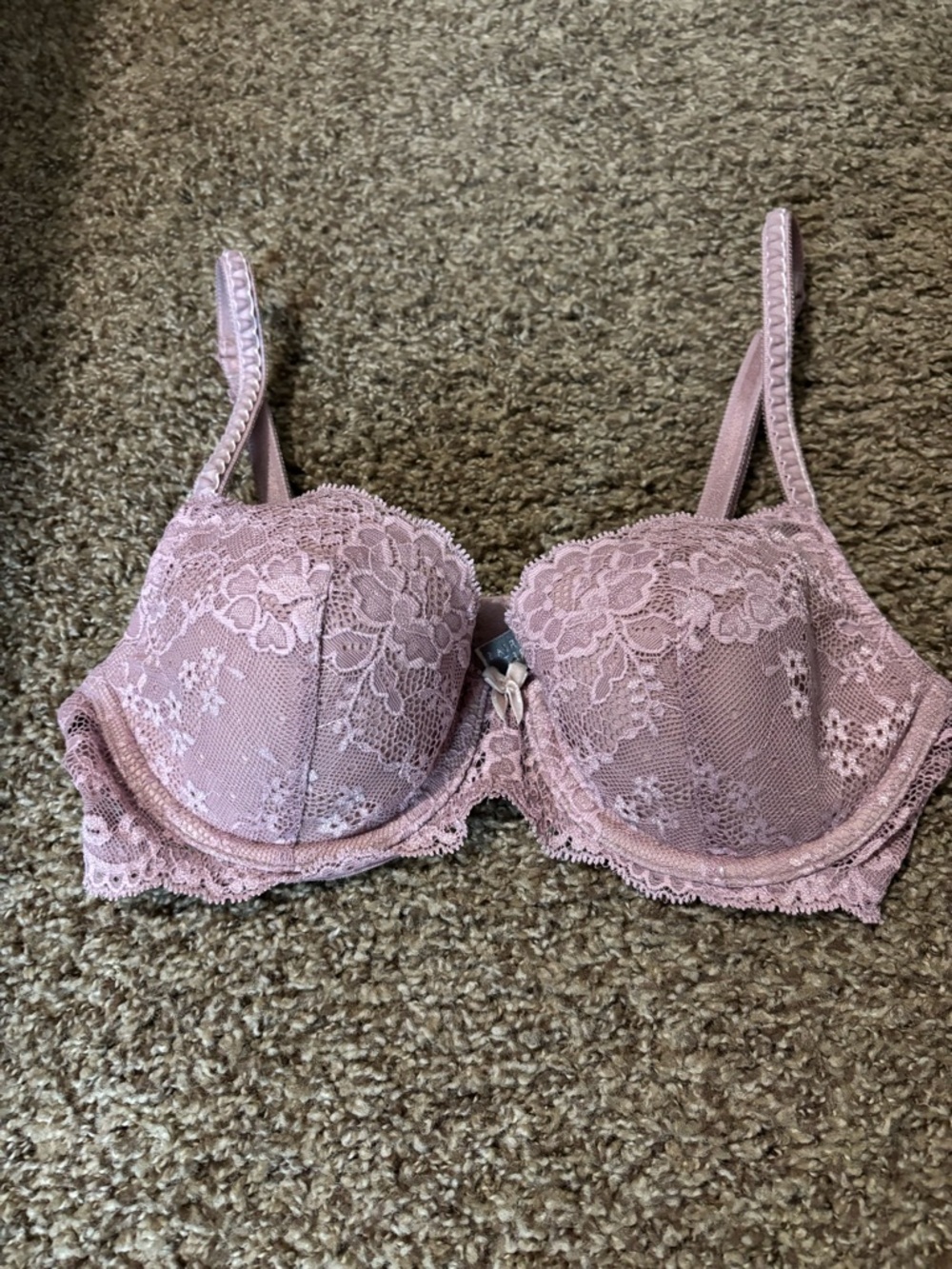 Like New Lace Underwire Bra in Dusty Rose by Victoria’s Secret. Size 32C.